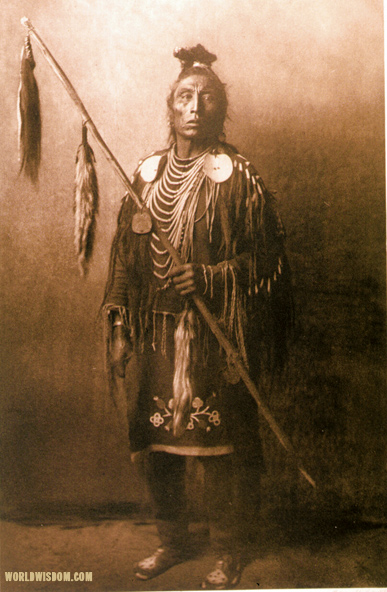 "Apsaroke war-chief" - Apsaroke, by Edward S. Curtis from The North American Indian Volume 4